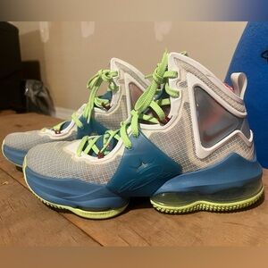 Nike LeBron 19